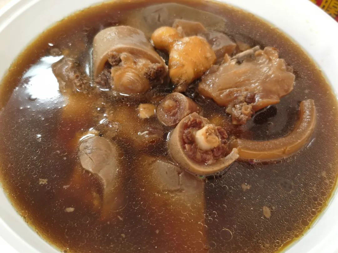 药膳牛尾(古城炬龙牛肉店).jpg